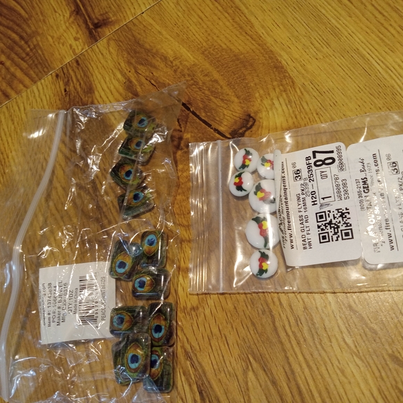 Peacock Feather and Penguin Buttons Set - Picture 1 of 3
